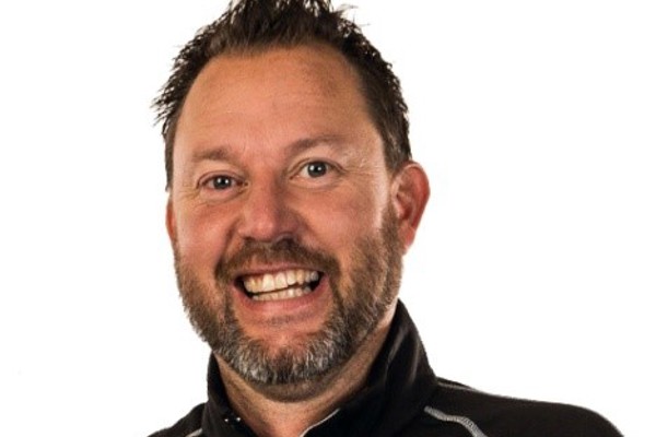 Thomas i Shopen firar 30 år som golfinstruktör.